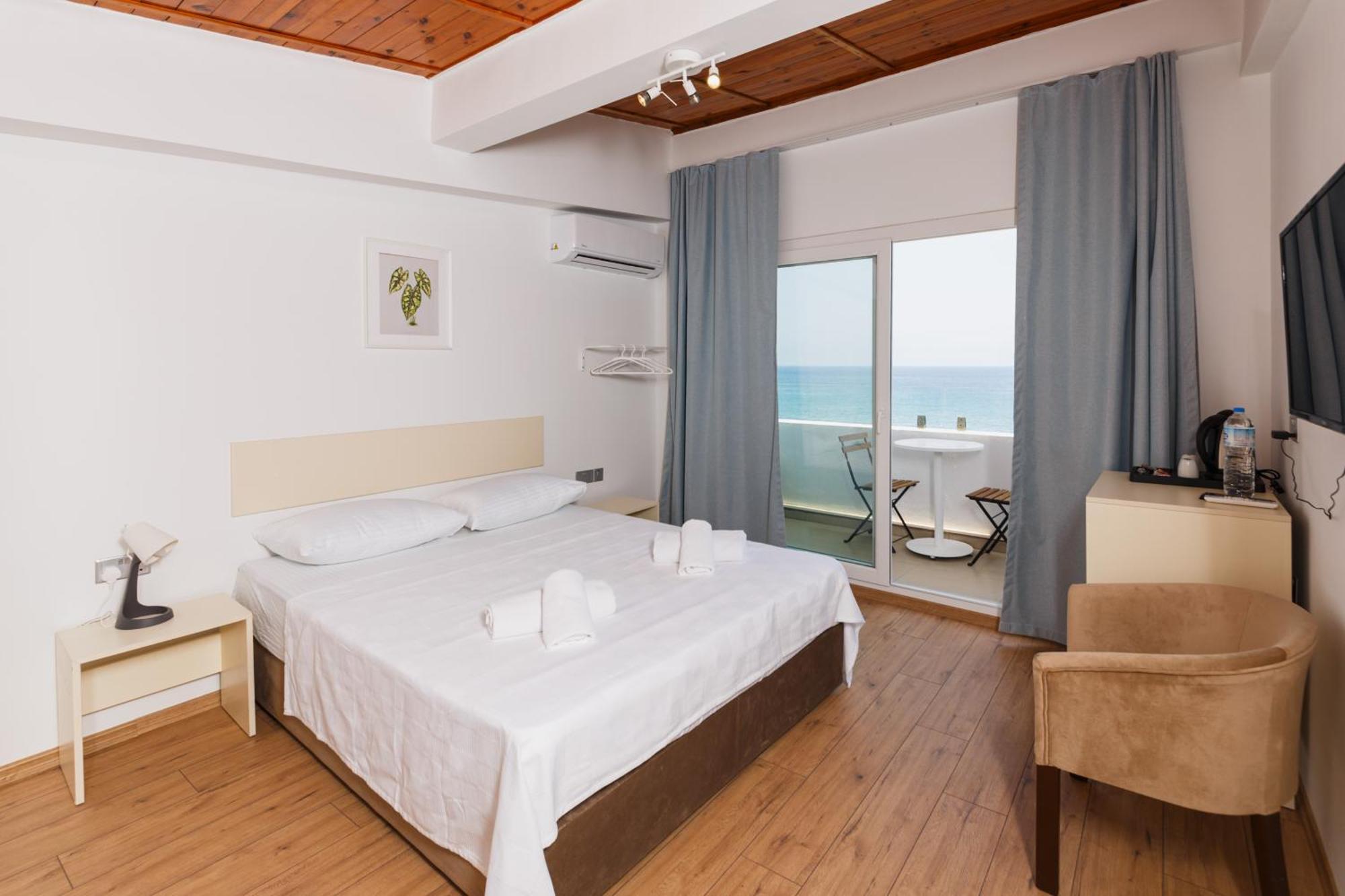 Отель Azure Bay Agia Varvara Экстерьер фото