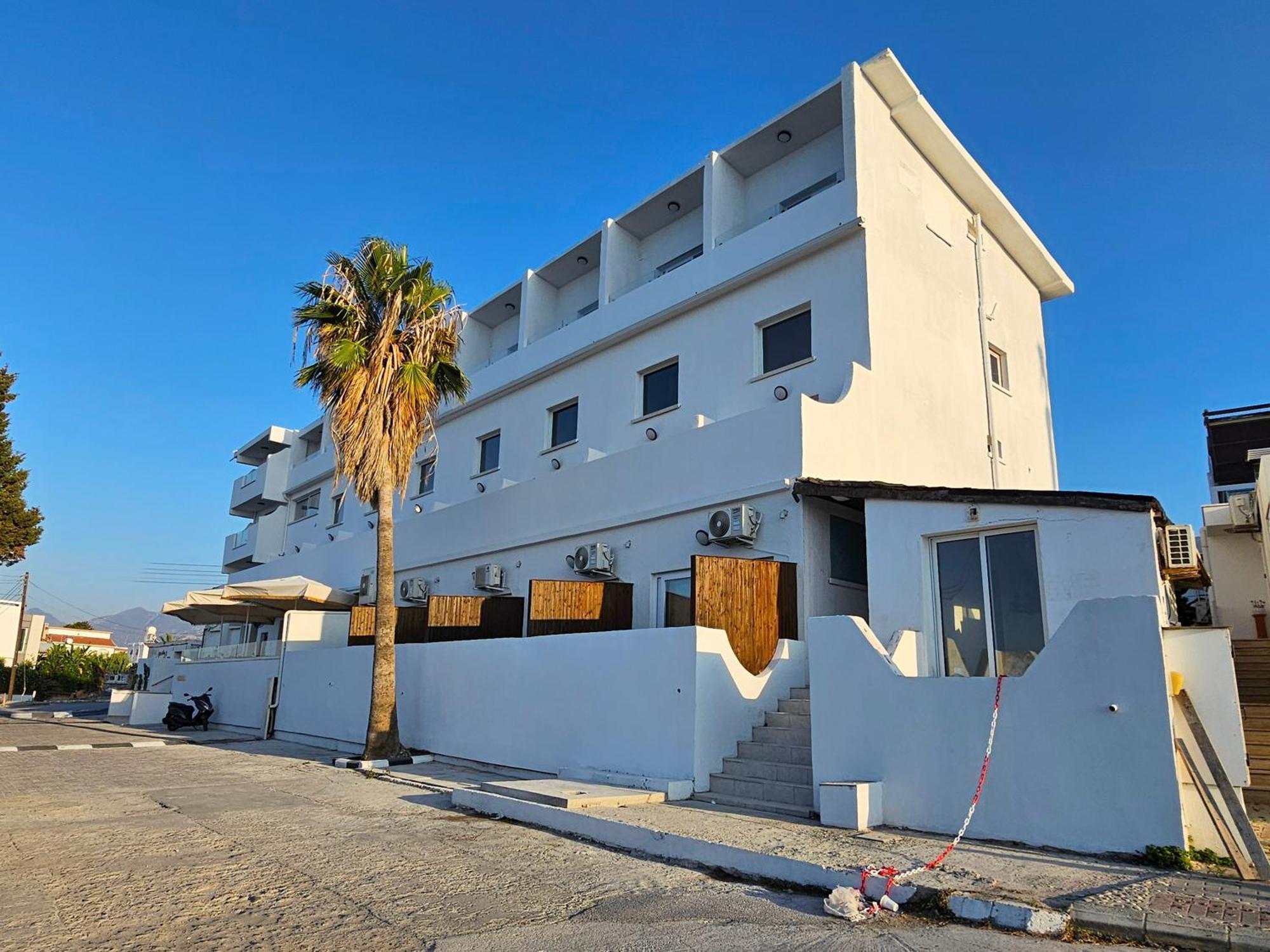 Отель Azure Bay Agia Varvara Экстерьер фото